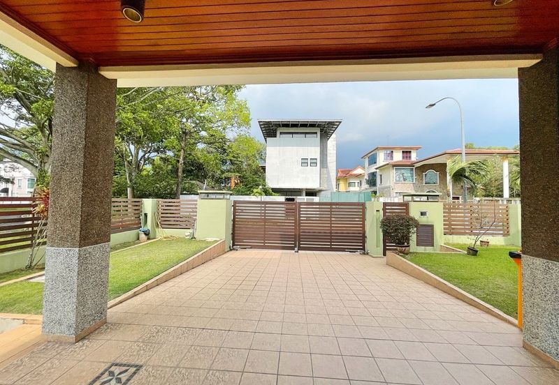 FACING NORTH EAST Freehold Beautiful Double Storey Bungalow, Jalan Mihrab, Bukit Jelutong.  