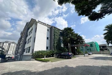 Kampung Sungai Kayu Ara