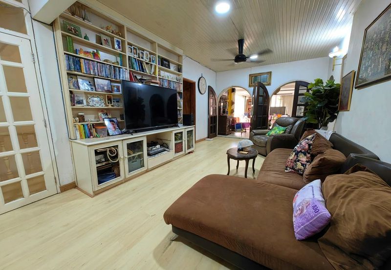 Freehold CORNER LOT 2.5 Storey Bungalow Taman Melawati Kuala Lumpur 