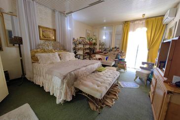 Freehold CORNER LOT 2.5 Storey Bungalow Taman Melawati Kuala Lumpur 