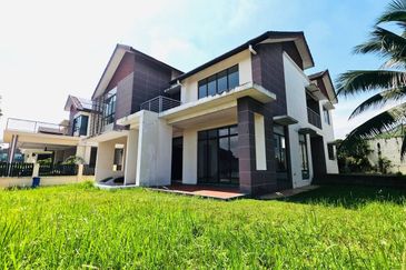 Laman Permai Subang Jaya Like New Double Storey Bungalow 