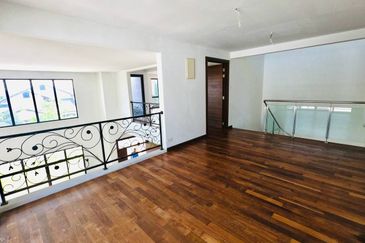 Laman Permai Subang Jaya Like New Double Storey Bungalow 