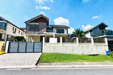 Laman Permai Subang Jaya Like New Double Storey Bungalow 
