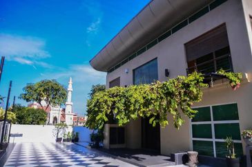 Luxury Bungalow (20,000 sqft with Swimming Pool) Desa Pandan KL FOR SALE