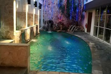 Luxury Bungalow (20,000 sqft with Swimming Pool) Desa Pandan KL FOR SALE