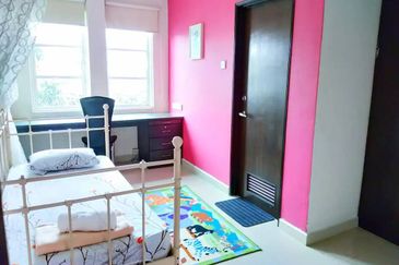 Luxury Bungalow (20,000 sqft with Swimming Pool) Desa Pandan KL FOR SALE