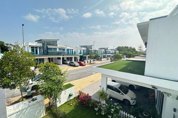 Perdana Lakeview East