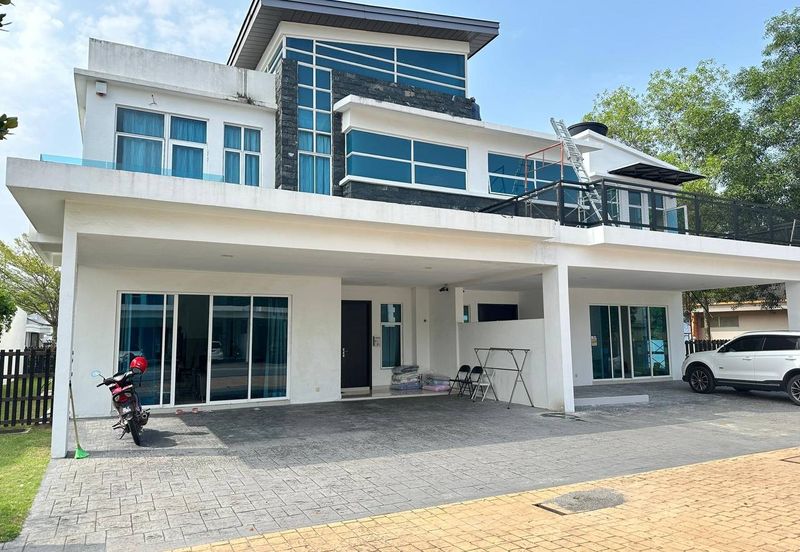 Perdana Lakeview East