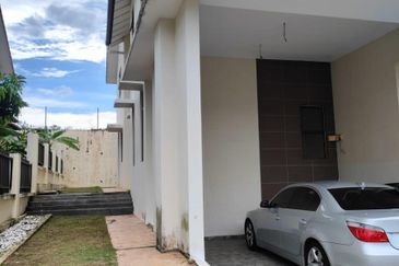 Subang Bestari, Huge CORNER Safira Double Storey Bungalow  
