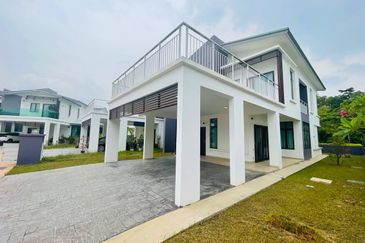 Perdana Lakeview East