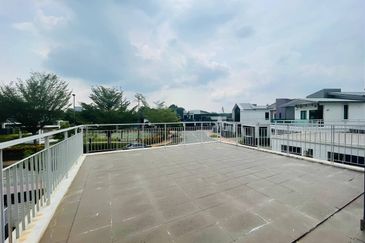 Perdana Lakeview East