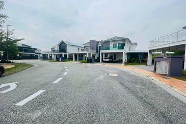 Perdana Lakeview East