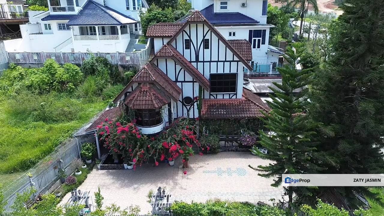 Genting Permai Gohtong Jaya, British Colonial Concept 3 Storey Bungalow near Genting Highlands , Pahang, Genting Highlands