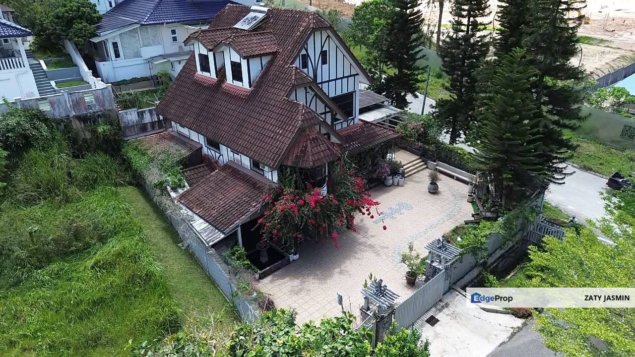 Genting Permai Gohtong Jaya, British Colonial Concept 3 Storey Bungalow near Genting Highlands , Pahang, Genting Highlands