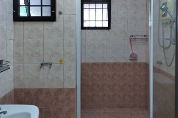 Bukit Jelutong Inter Corner / Endlot Two Storey Terrace, Shah Alam 