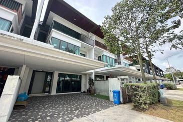 Duta Villa, Setia Alam