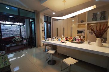 Bukit Tunku Kenny Hills, Double storey strata Bungalow 