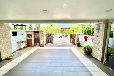 Cyprus USJ Heights, FACING LAKE 2.5 Storey Terrace (24x80) Fully Renovated Subang Jaya