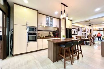 Cyprus USJ Heights, FACING LAKE 2.5 Storey Terrace (24x80) Fully Renovated Subang Jaya