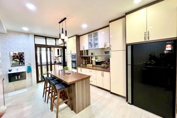 Cyprus USJ Heights, FACING LAKE 2.5 Storey Terrace (24x80) Fully Renovated Subang Jaya