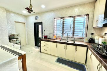 Cyprus USJ Heights, FACING LAKE 2.5 Storey Terrace (24x80) Fully Renovated Subang Jaya