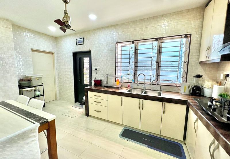 Cyprus USJ Heights, FACING LAKE 2.5 Storey Terrace (24x80) Fully Renovated Subang Jaya