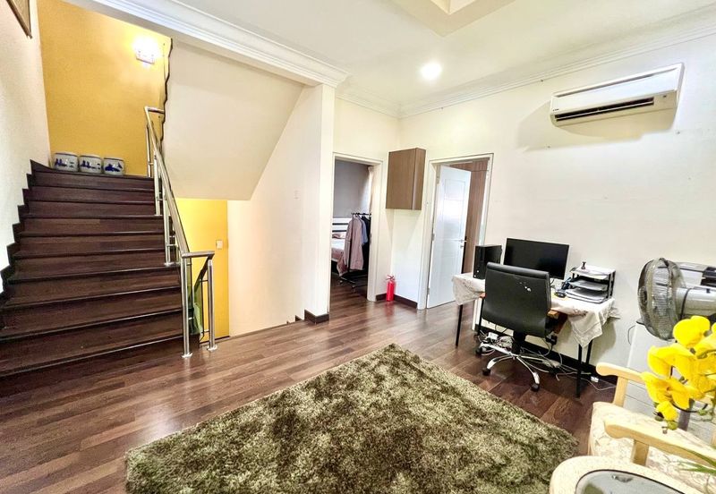 Cyprus USJ Heights, FACING LAKE 2.5 Storey Terrace (24x80) Fully Renovated Subang Jaya