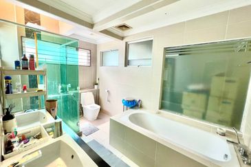 Cyprus USJ Heights, FACING LAKE 2.5 Storey Terrace (24x80) Fully Renovated Subang Jaya