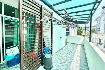 Cyprus USJ Heights, FACING LAKE 2.5 Storey Terrace (24x80) Fully Renovated Subang Jaya