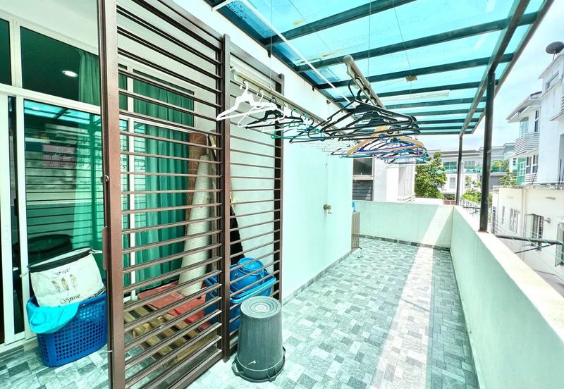 Cyprus USJ Heights, FACING LAKE 2.5 Storey Terrace (24x80) Fully Renovated Subang Jaya