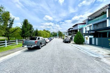 Cyprus USJ Heights, FACING LAKE 2.5 Storey Terrace (24x80) Fully Renovated Subang Jaya