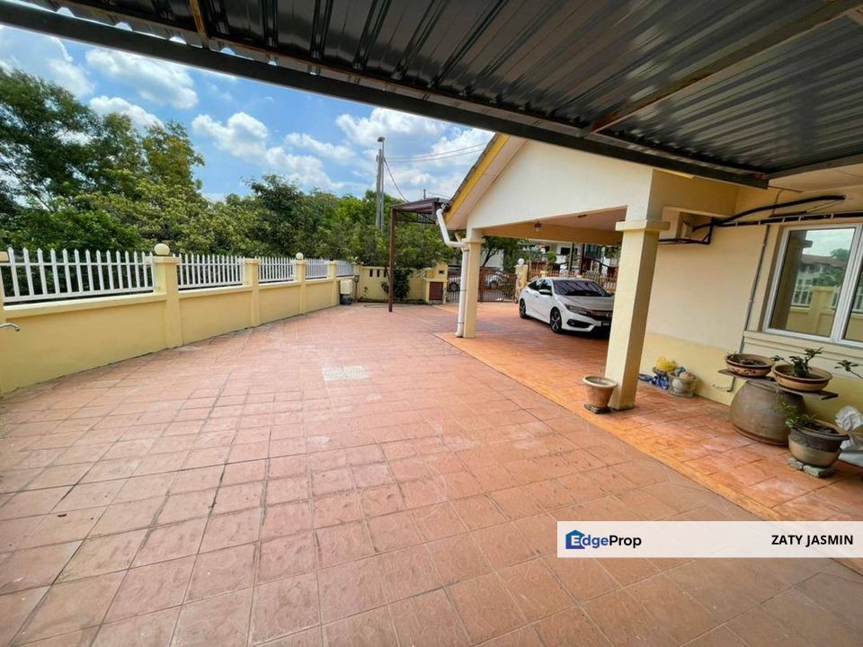 Near MRT Taman Suntex CORNER LOT 3 Storey Taman Sungai Sering, Batu 9 Cheras, Selangor, Cheras