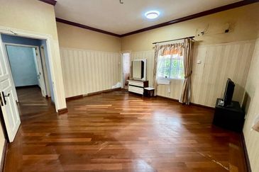 Bukit Jelutong CORNER LOT Bungalow Two Storey Jalan Bidai 