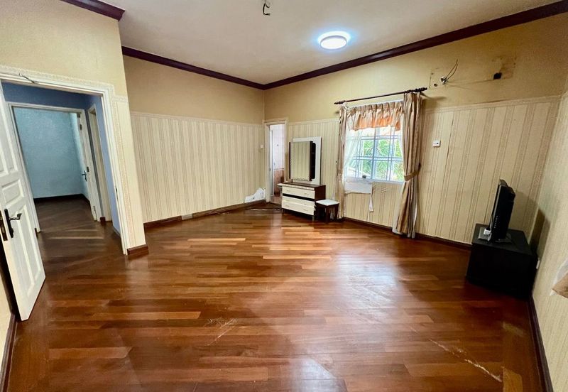 Bukit Jelutong CORNER LOT Bungalow Two Storey Jalan Bidai 