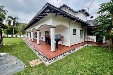 Bukit Jelutong CORNER LOT Bungalow Two Storey Jalan Bidai 