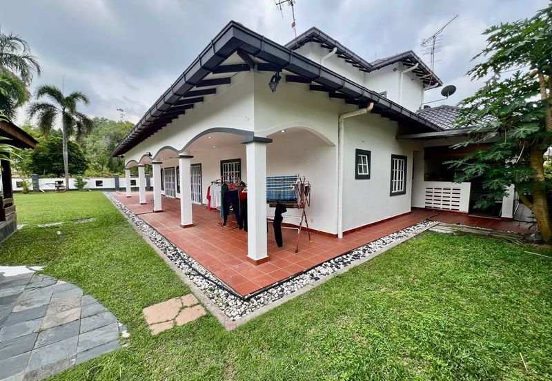 Bukit Jelutong CORNER LOT Bungalow Two Storey Jalan Bidai 