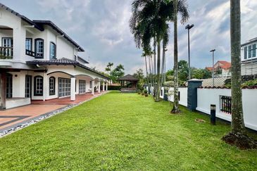 Bukit Jelutong CORNER LOT Bungalow Two Storey Jalan Bidai 