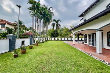 Bukit Jelutong CORNER LOT Bungalow Two Storey Jalan Bidai 