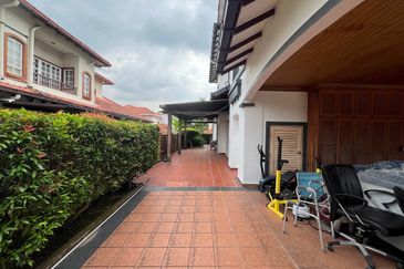 Bukit Jelutong CORNER LOT Bungalow Two Storey Jalan Bidai 