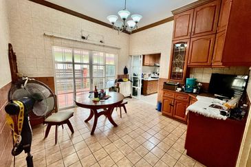 Bukit Jelutong CORNER LOT Bungalow Two Storey Jalan Bidai 