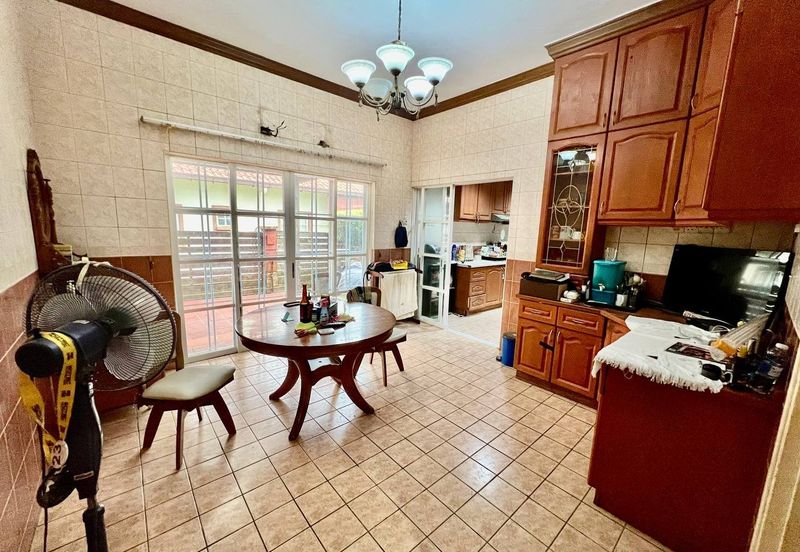 Bukit Jelutong CORNER LOT Bungalow Two Storey Jalan Bidai 