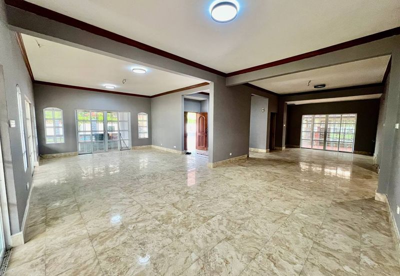 Bukit Jelutong CORNER LOT Bungalow Two Storey Jalan Bidai 