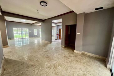 Bukit Jelutong CORNER LOT Bungalow Two Storey Jalan Bidai 