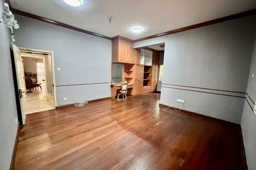 Bukit Jelutong CORNER LOT Bungalow Two Storey Jalan Bidai 