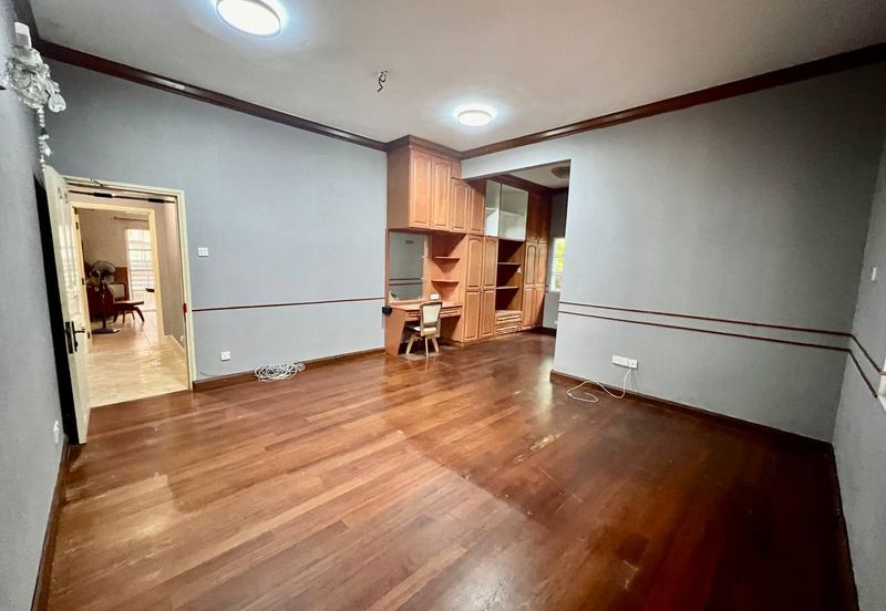 Bukit Jelutong CORNER LOT Bungalow Two Storey Jalan Bidai 