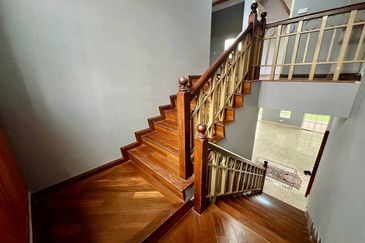 Bukit Jelutong CORNER LOT Bungalow Two Storey Jalan Bidai 