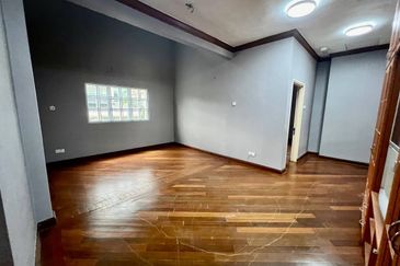 Bukit Jelutong CORNER LOT Bungalow Two Storey Jalan Bidai 