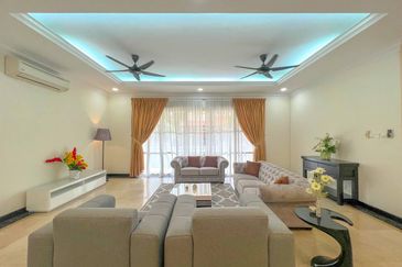 Kiara Peak (Puncak Kiara)