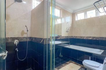 Kiara Peak (Puncak Kiara)