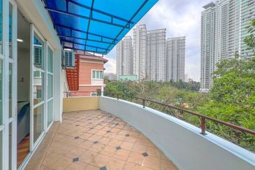 Kiara Peak (Puncak Kiara)